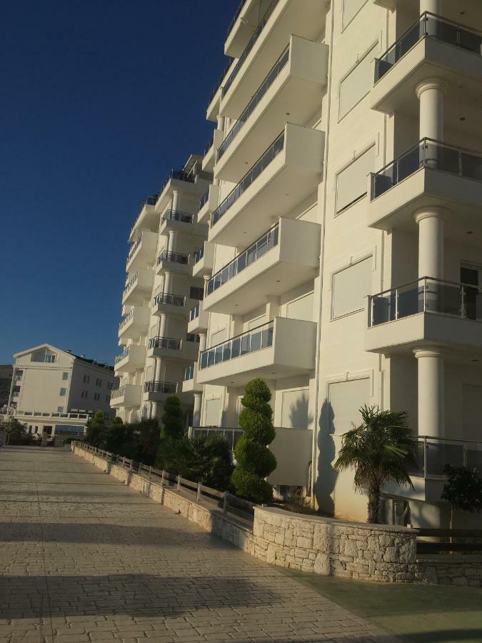 White - Luxury Family Apartment Sarande