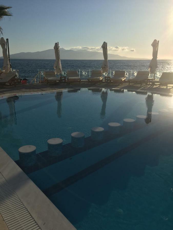 White - Luxury Family Apartment Sarande